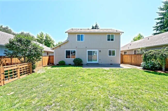 Building Photo - 4 Bedroom Home