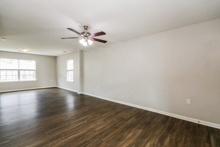 Building Photo - 1918 Eastway Dr