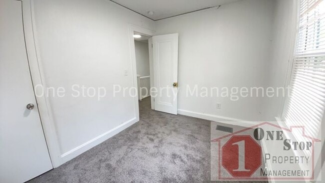 Building Photo - Gorgeous and Unique 4 Bedroom 1.5 Bathroom...