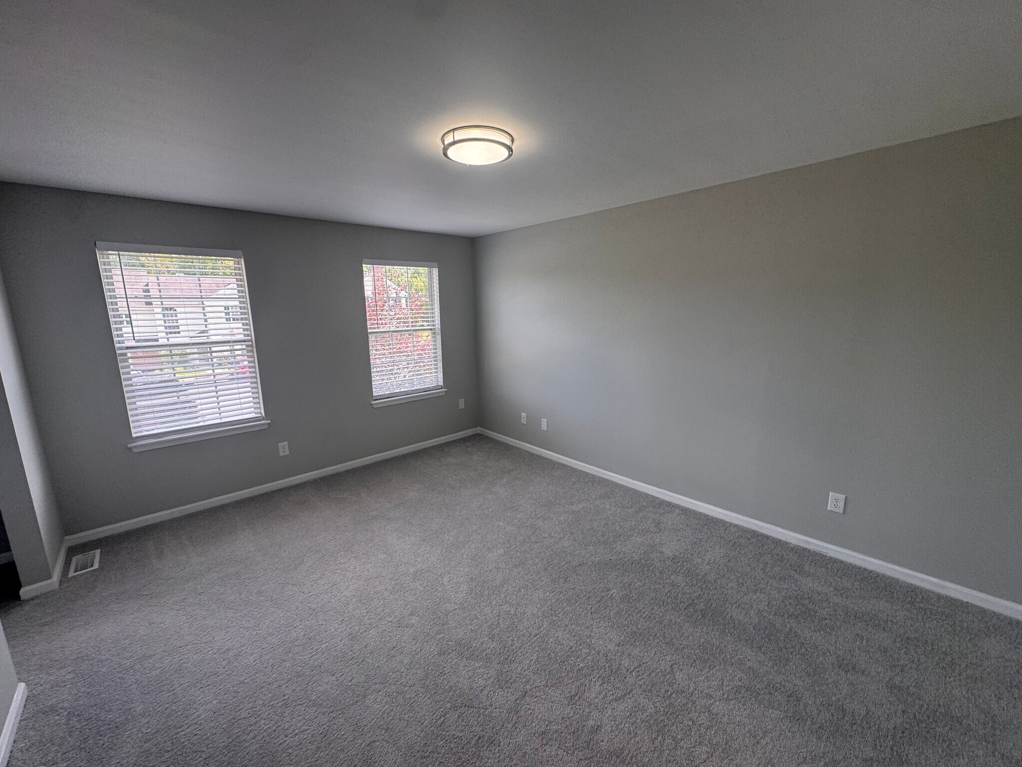 Building Photo - 73 Village Dr