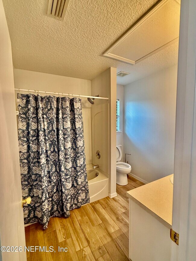 Building Photo - 622 Briar Way Ln