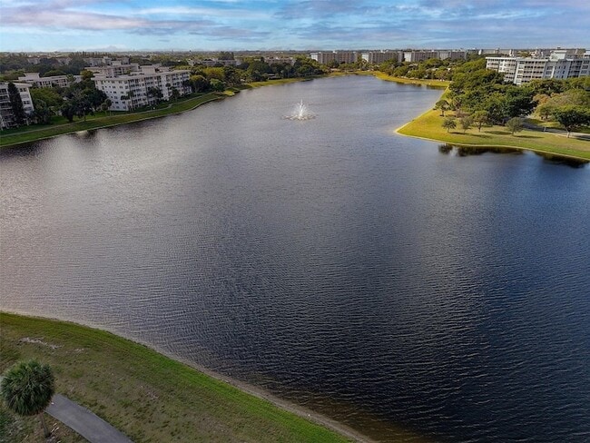 Building Photo - 3080 N Course Dr