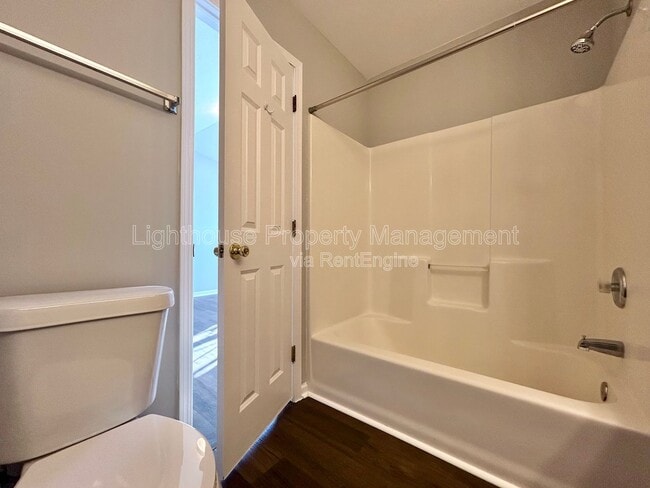 Building Photo - 2104 Shiloh Point SE