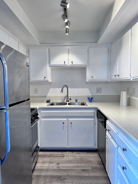 Building Photo - 2425 Purdue Ave