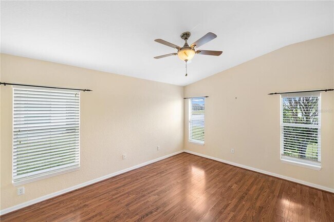 Building Photo - 1556 Scarlett Ave
