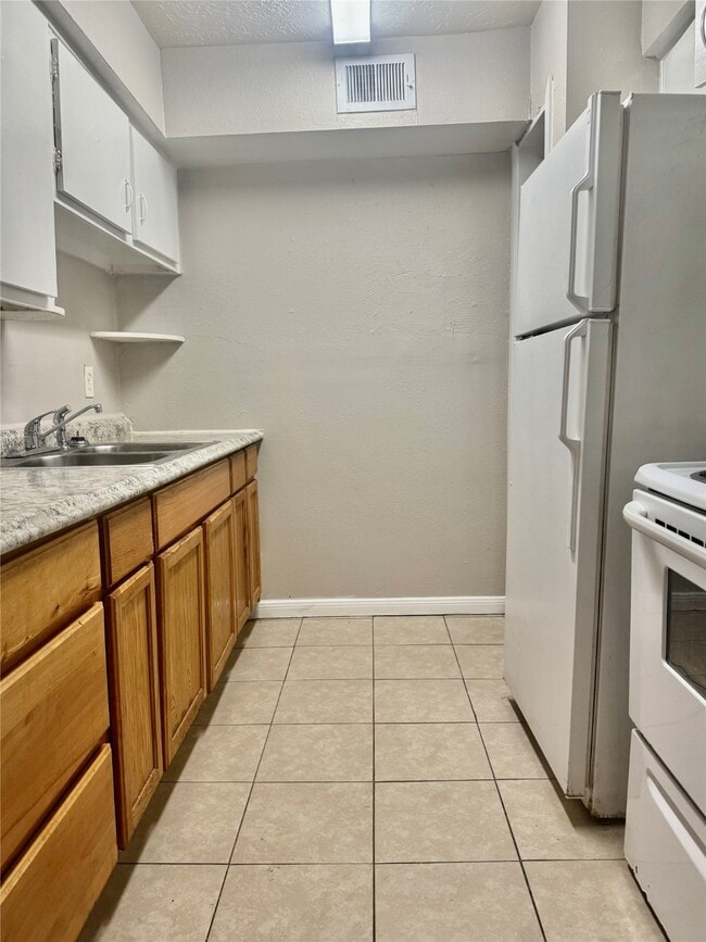 Building Photo - 9413 Grannis St