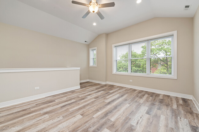 Building Photo - 6450 S Ellis Ave