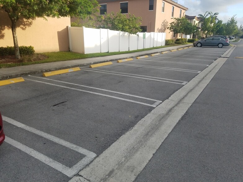 Building Photo - 3370 W 90th St