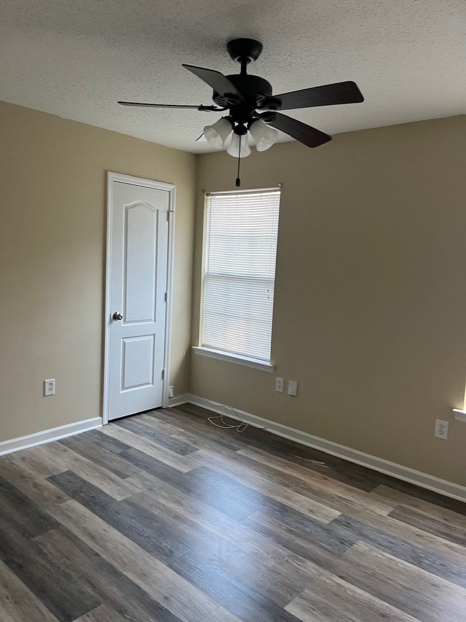 Building Photo - 929 Greystone Dr