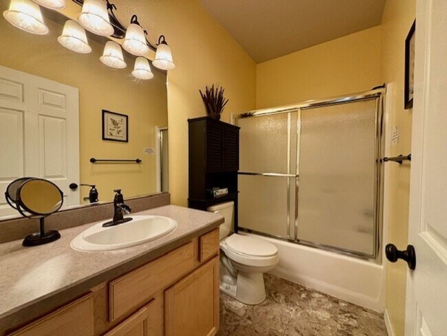 Building Photo - Furnished 2 Bedroom Condo in Sunriver For ...