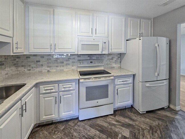 Building Photo - 6107 Evergreen Cir