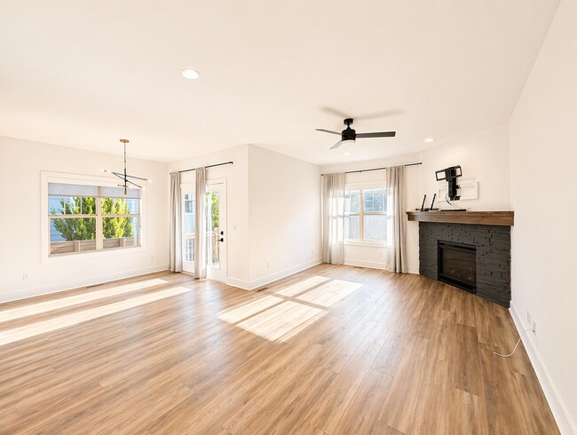 Building Photo - Lovely Weaverville Rental w/ bonus space