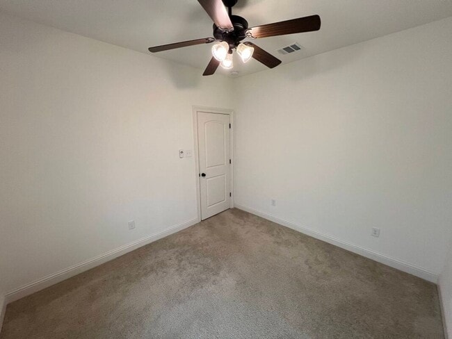 Building Photo - Trendy, 3 bedroom, 2 bath home in coveted Kenilworth Crossing Community near LSU