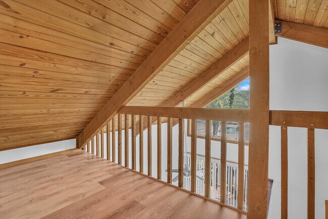 Building Photo - 100 Sparrow Dr
