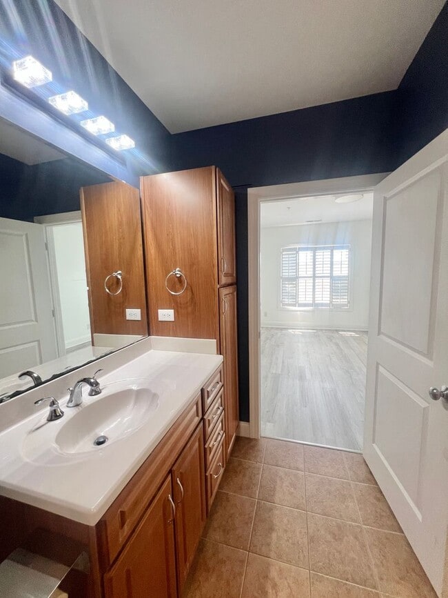 Building Photo - Mayfaire Townview 3rd floor 2BR unit with ...