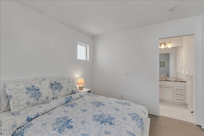 Building Photo - 18 Granite St