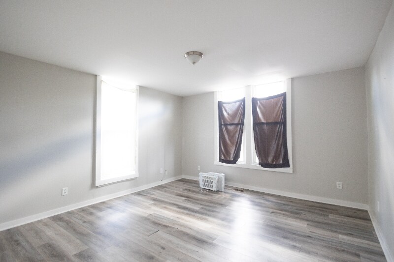 Building Photo - 2028 Lexington Ave