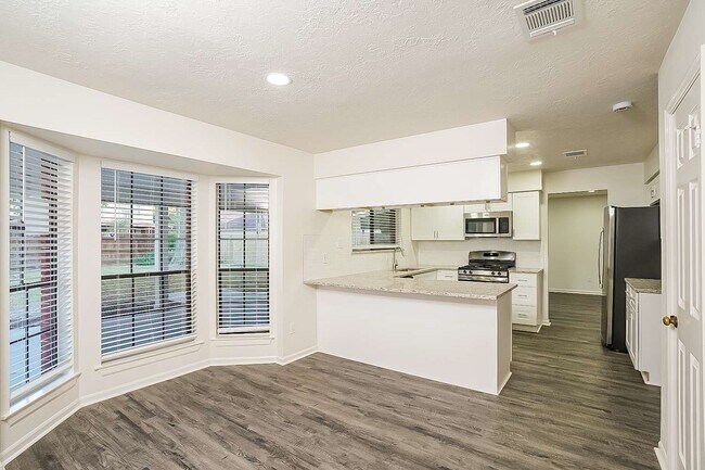 Building Photo - 7838 Sunny Ridge Dr