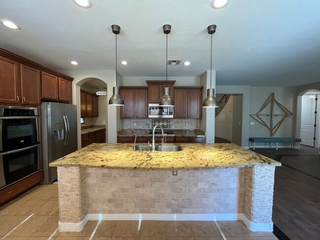 Building Photo - 5 Bedroom Home in the Montelena Neighborho...