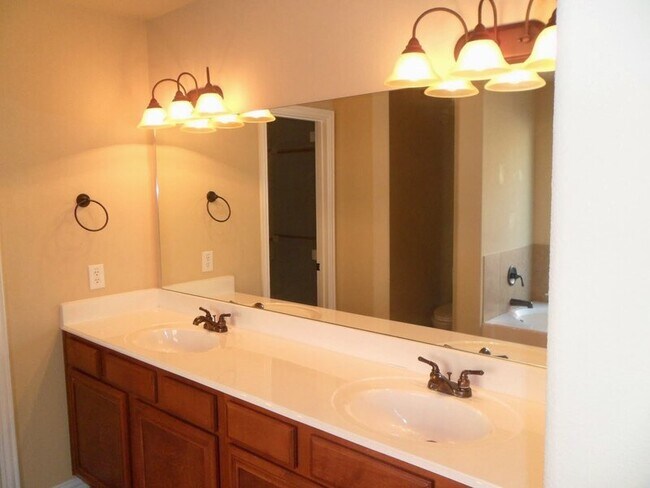 Building Photo - 822 Bens Dr