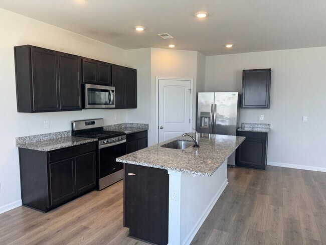 Building Photo - Great 3BR Home