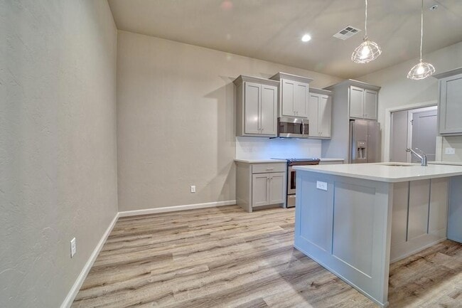 Building Photo - 1530 S 7th St