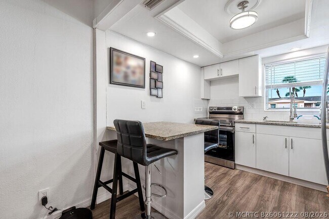 Building Photo - 2523 Dudley Dr W