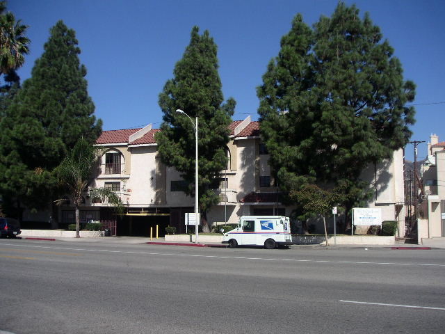 Building Photo - 1600 N San Fernando Blvd