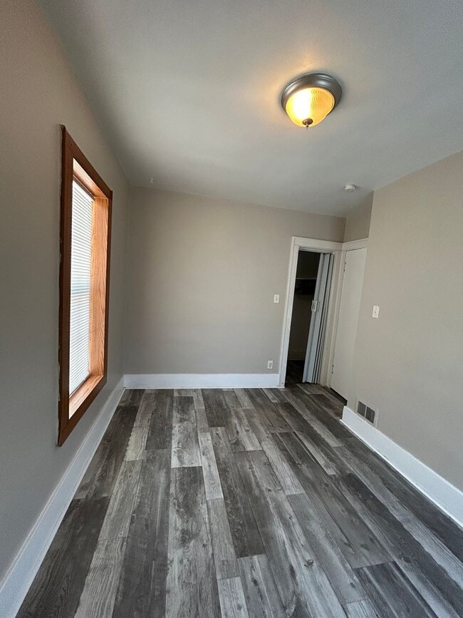 Building Photo - 1717 Roys Ave