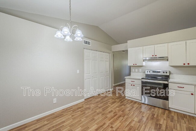 Building Photo - 875 S Nebraska St