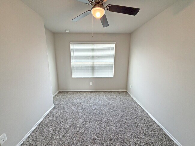 Building Photo - 127 Damon Dv