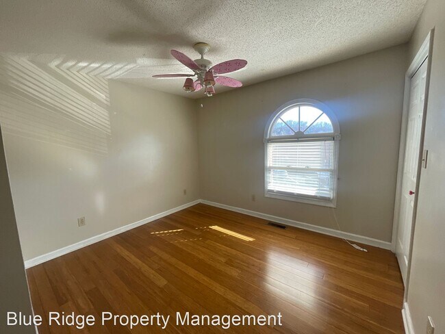 Building Photo - 2 br, 1.5 bath House - 203 Phoenix Court