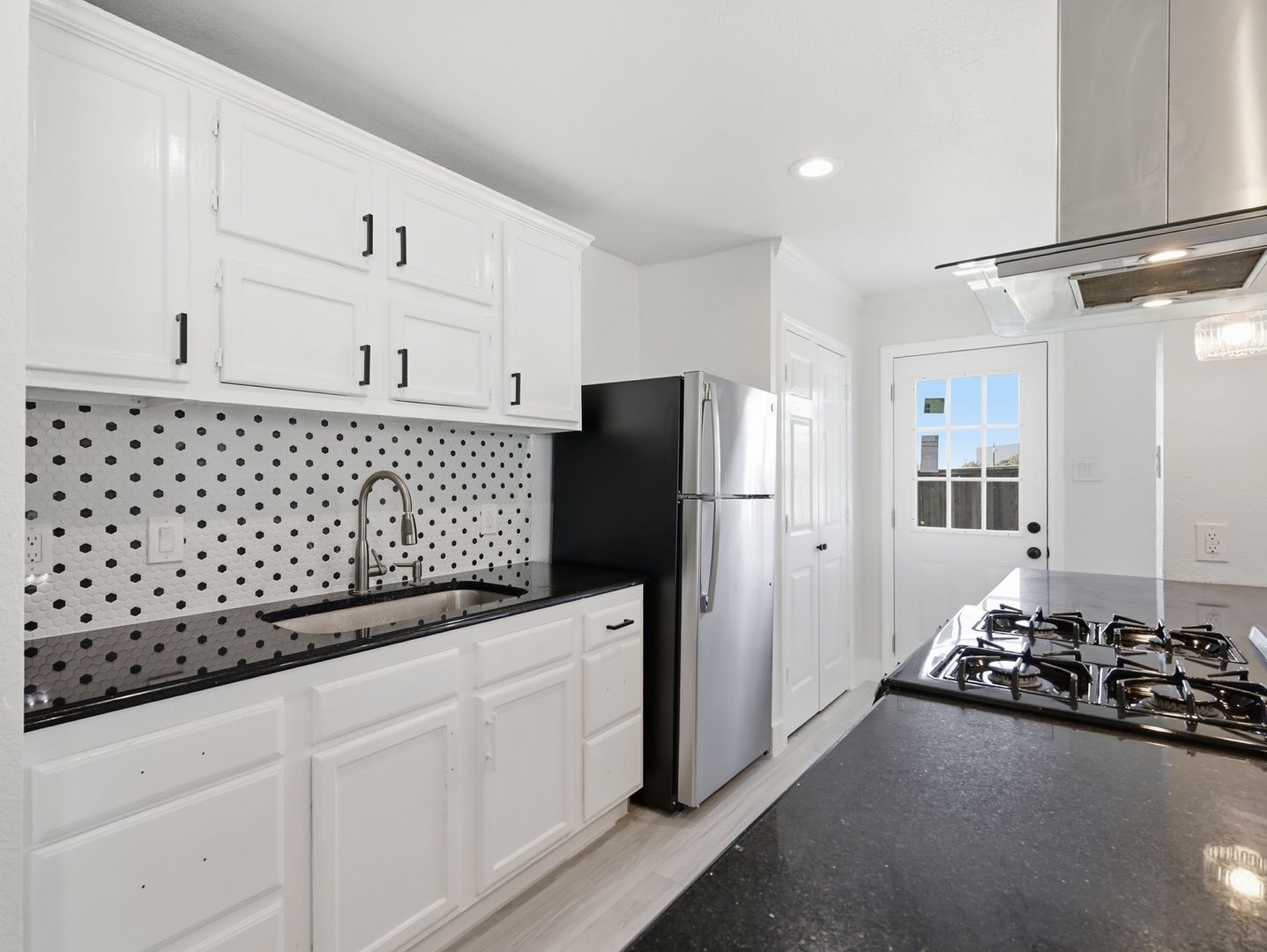 Building Photo - 1002 Mardi Gras Ln