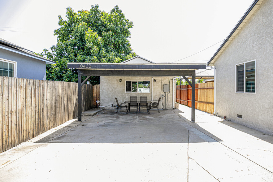 Building Photo - 10432 Langdon Ave