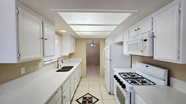 Building Photo - 9013 Quiet Cove Way