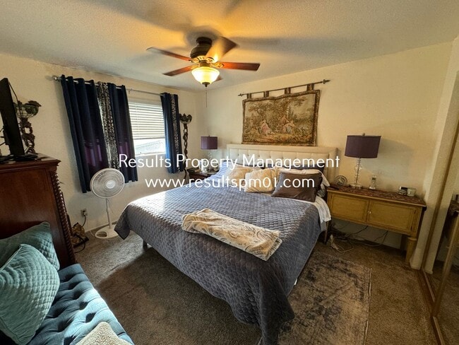 Building Photo - Hidden Roseville 3 Bed 2.5 Bath Gem