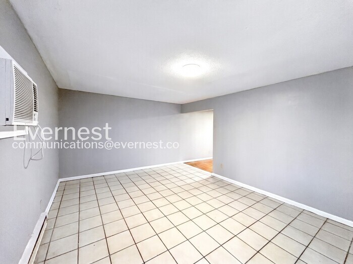Building Photo - 1841 Dana Ln