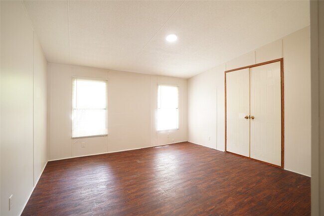Building Photo - 9533 Cypress Dr