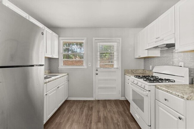 Building Photo - 190 Opal Dr