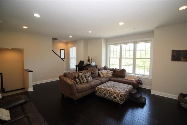 Building Photo - 102 Chapel Harbor Dr