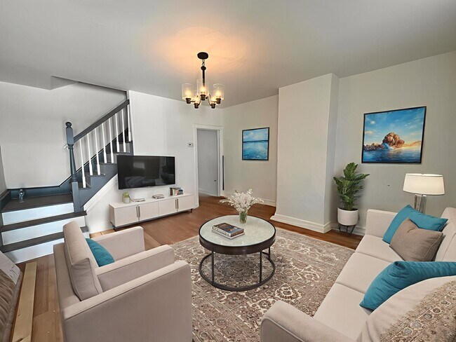 Building Photo - Renovated 2bd/ 1Bth Home! SECTION 8 ONLY!!