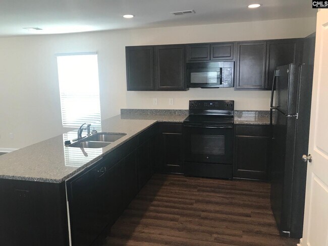 Building Photo - 1065 Roscoe Rd