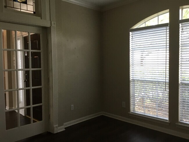 Building Photo - 141 S Laguna Pointe Dr