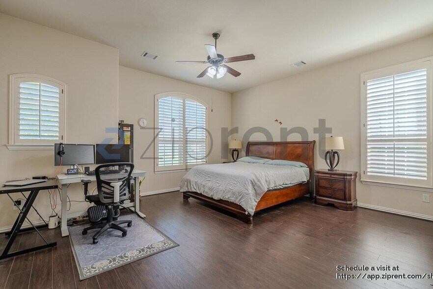 Building Photo - 27115 Downing Park Blvd