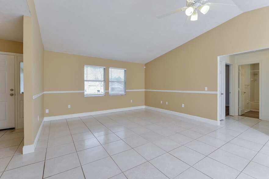 Building Photo - 1819 E Glancy Dr