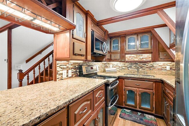 Building Photo - 507 Lakeshore Dr