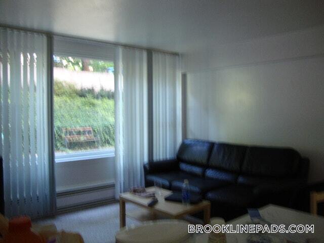 Building Photo - 1440 Beacon St