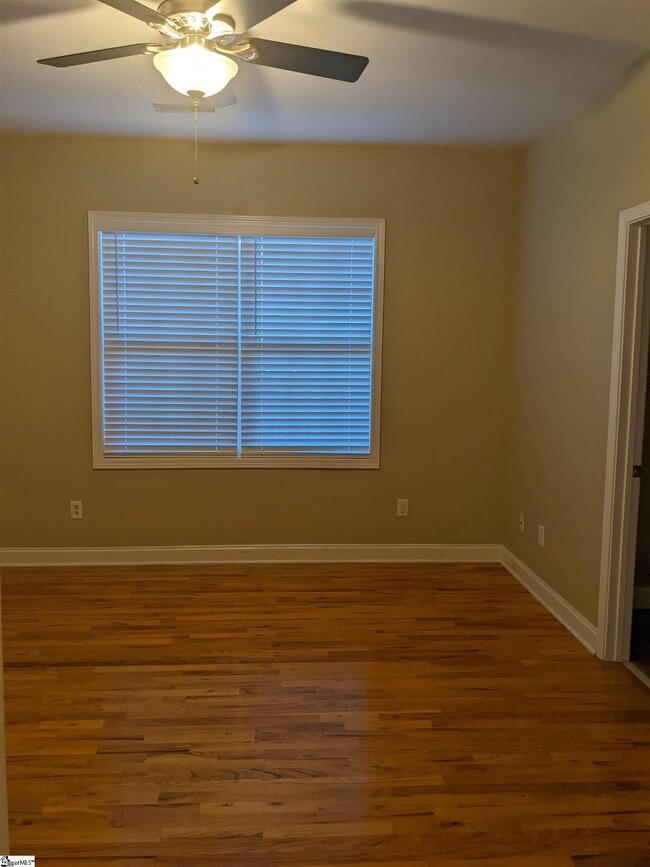 Building Photo - 10 Alex Ct