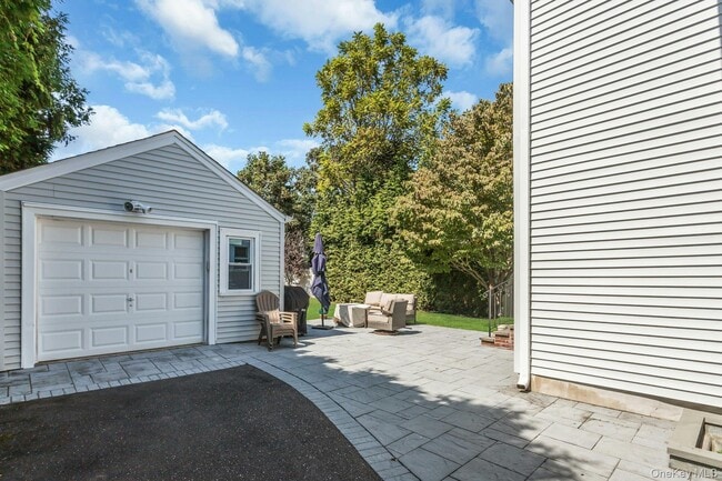 Building Photo - 23 W 7th St