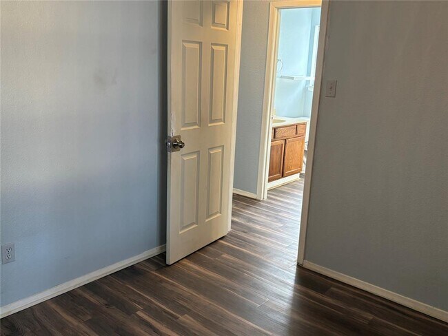 Building Photo - 12229 Mosley Ln
